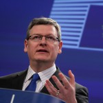 Еврокомисар: България наваксва с еврофондовете по-бързо от Румъния